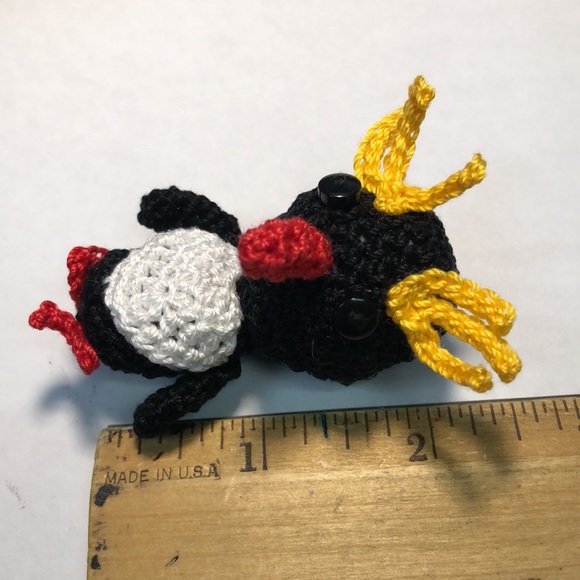 🏵 New handmade crocheted rockhopper penguin - Picture 3 of 3